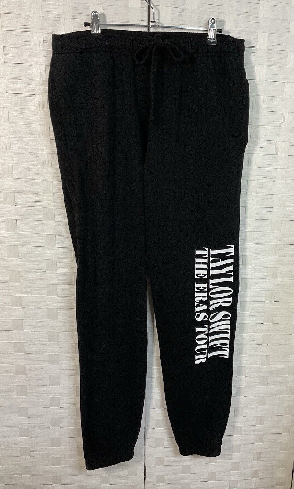 Taylor Swift Eras Tour black sweatpants joggers  NWOT Size M